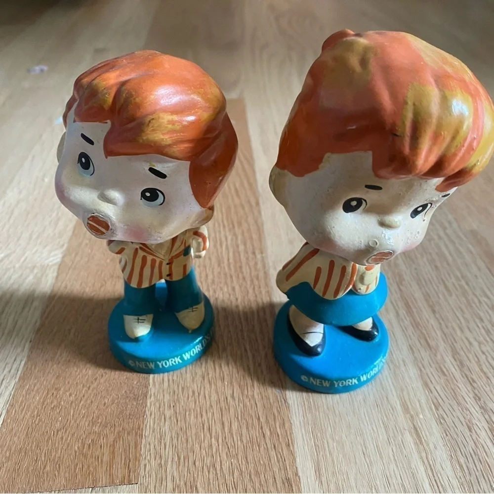 NEW YORK WORLD'S FAIR KISSING BOBBLEHEAD NODDERS Vintage 1963 Pair